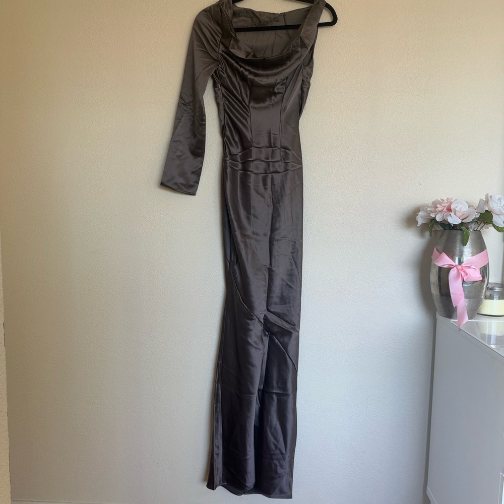 House of Cb 'Catiana' Asymmetrical Satin dress NWOT size M - Picture 5 of 7
